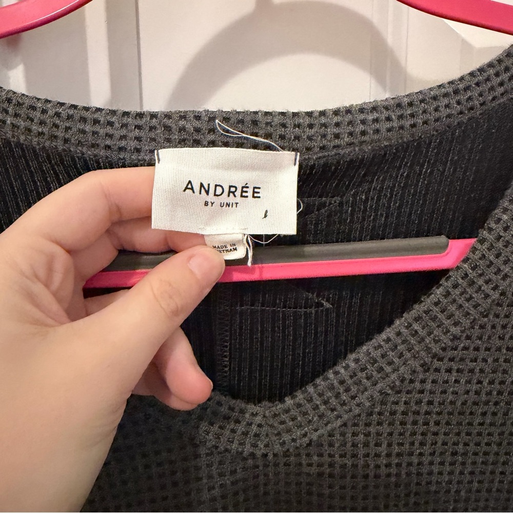 ANDREE BY UNIT Charcoal V-Neck Waffled Shirt - Picture 2 of 6